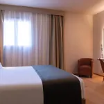Golden Tulip Dieppe & 锡河边的圣奥班