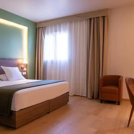 Golden Tulip Dieppe & Hotel