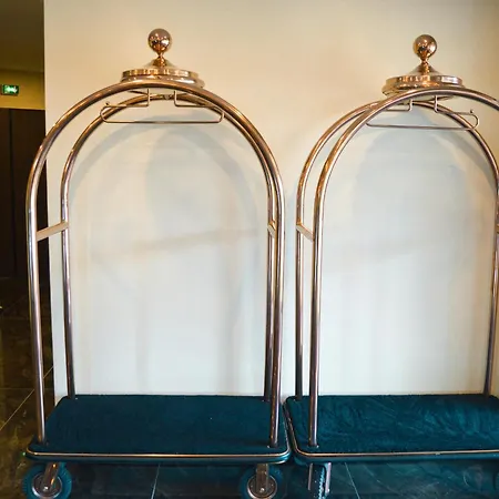 Golden Tulip Dieppe & 锡河边的圣奥班