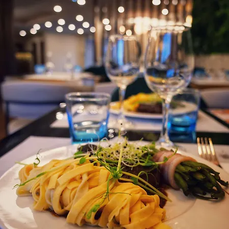 酒店 Golden Tulip Dieppe & 锡河边的圣奥班